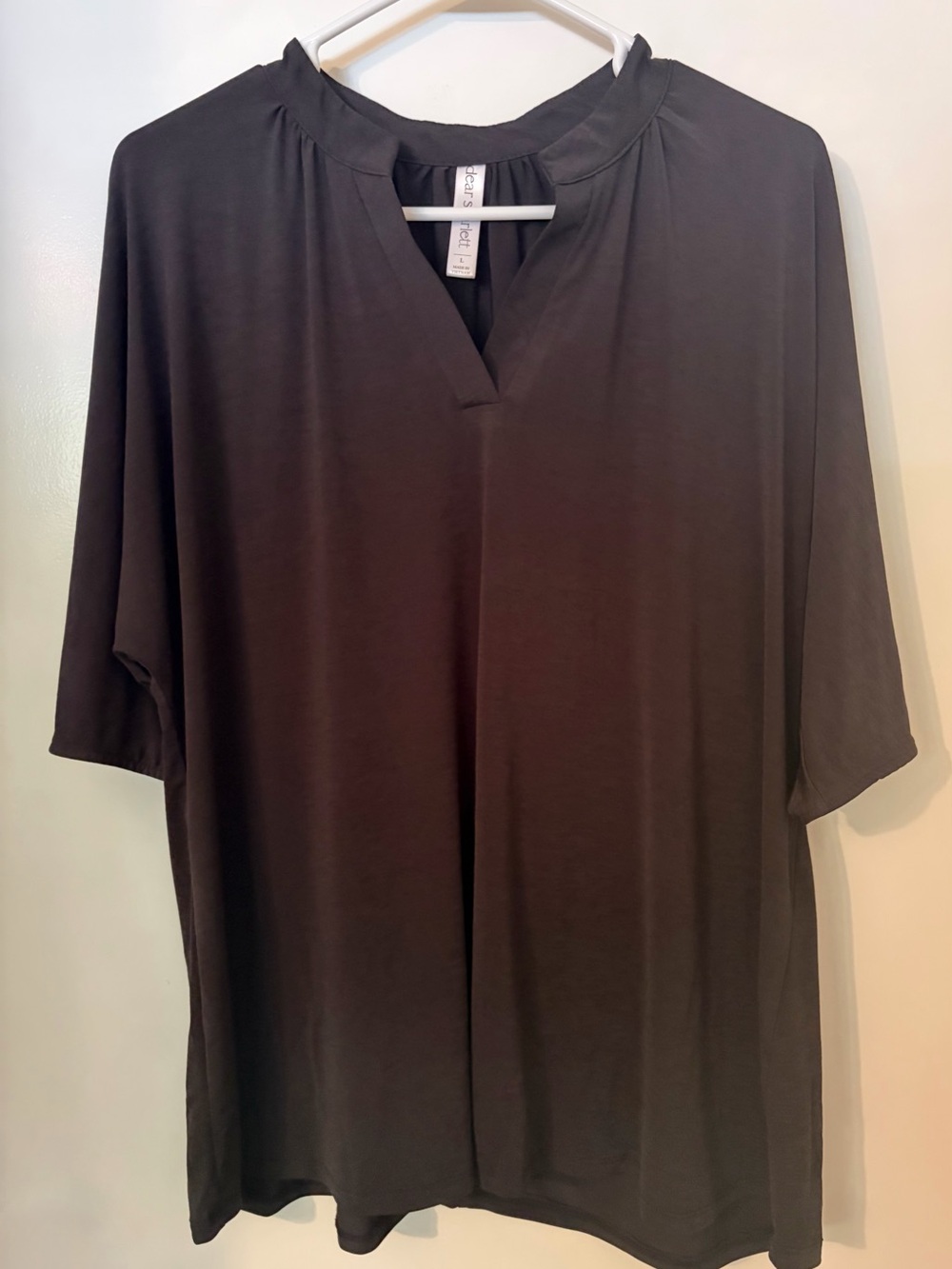 Dear Scarlett Breeze - Women's Black Split-Neck Relaxed Blouse - Size L
